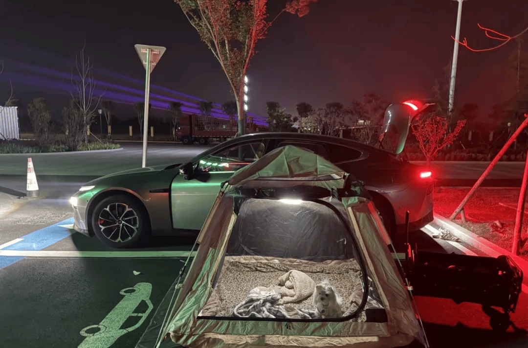 国庆期间年轻人旅行掀起“帐篷过夜”热潮AG真人百家家乐app不住酒店住帐篷!(图2) 国庆期间年轻人旅行掀起“帐篷过夜”热潮AG真人百家家乐app不住酒店住帐篷!(图2)