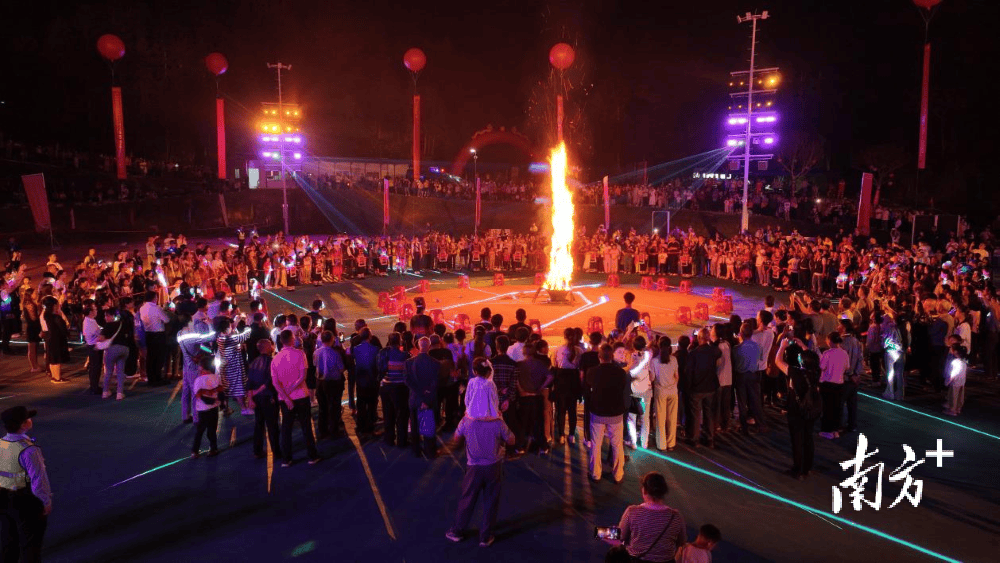 ⑨｜壮瑶锦绣同心浇灌民族团结进步之花ag真人平台第一游戏百千万 广清范(图2)